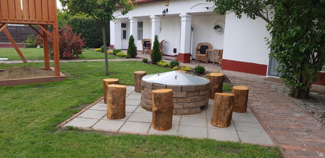 Harmonia Paraszthaz Es Apartman Poroszlo Exterior photo